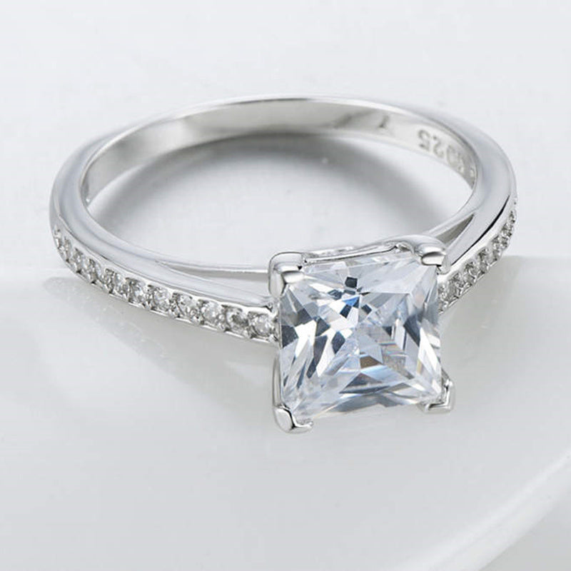 Classic Luxury Platinum-Plated Silver Ring with Sparkling Diamond